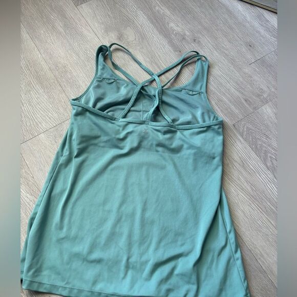 Xersion Athletic Strap back built in shelf bra top size medium - Picture 2 of 3